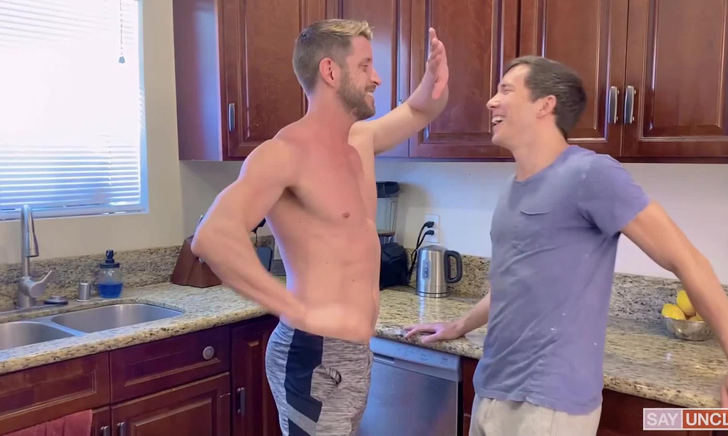 FamilyDick: Tight Isaac Parker & Johnny Ford butt sex