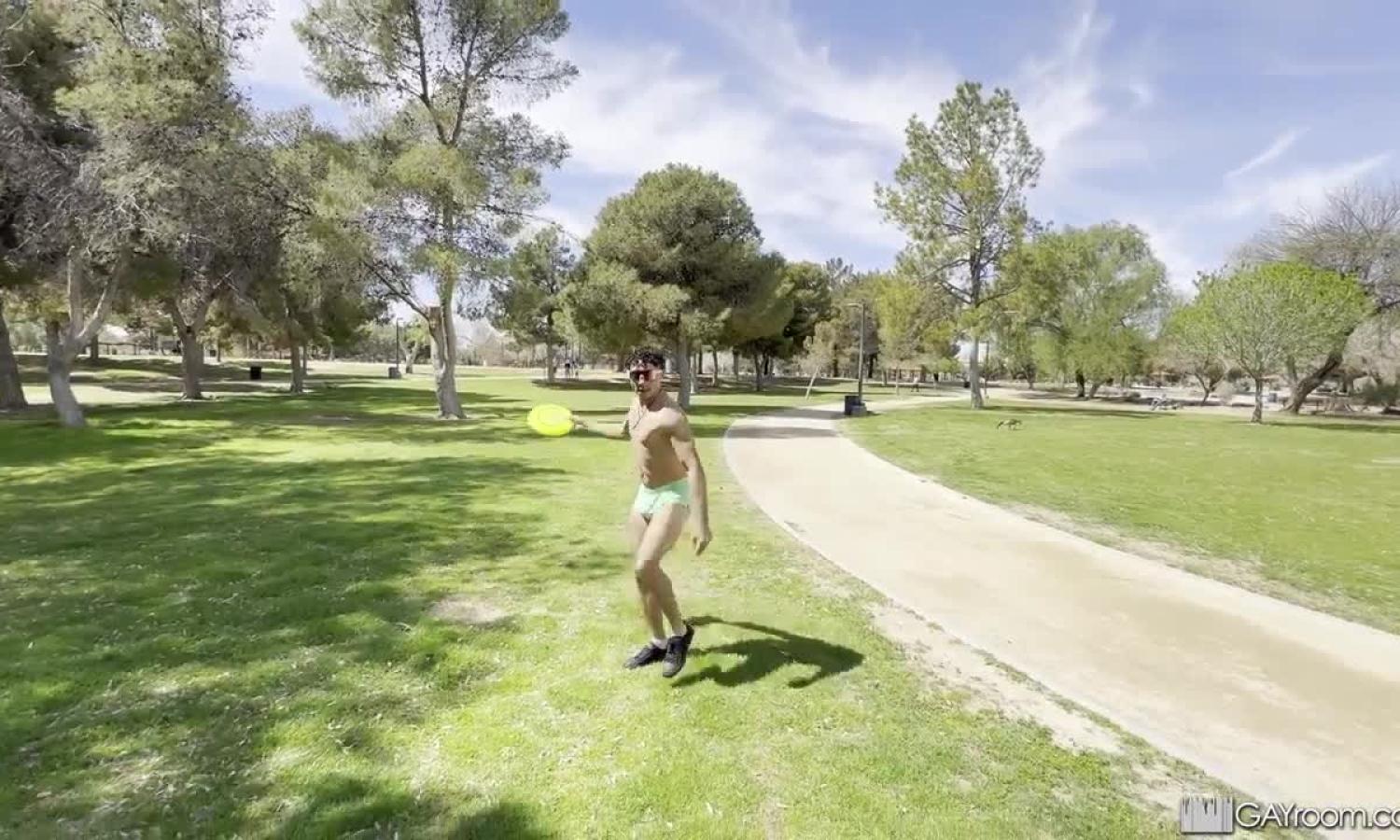 Amone Bane, Lars Larson – Frisbee in the park leads to a fuck