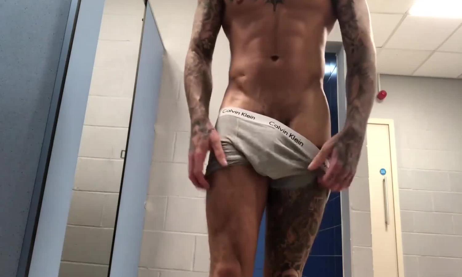 Tattooed Muscle Hunk loves To jerk off