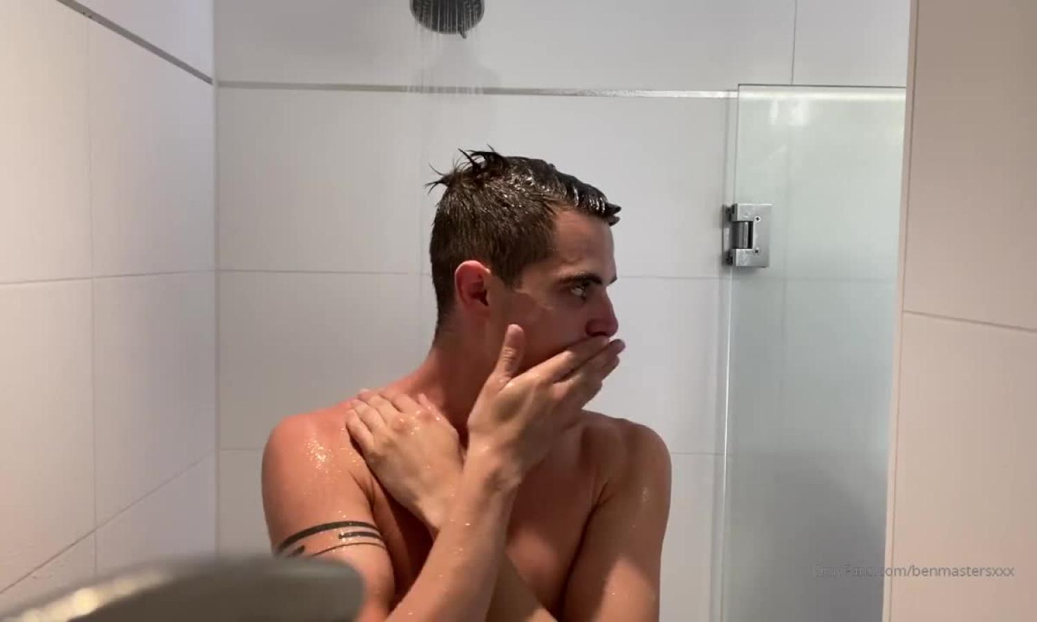 Ryan McGregor fucks Ben Masters after a shower