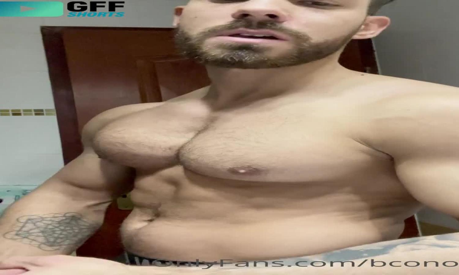 Showing off my muscular chest and arms – Ben Conor (bconor)