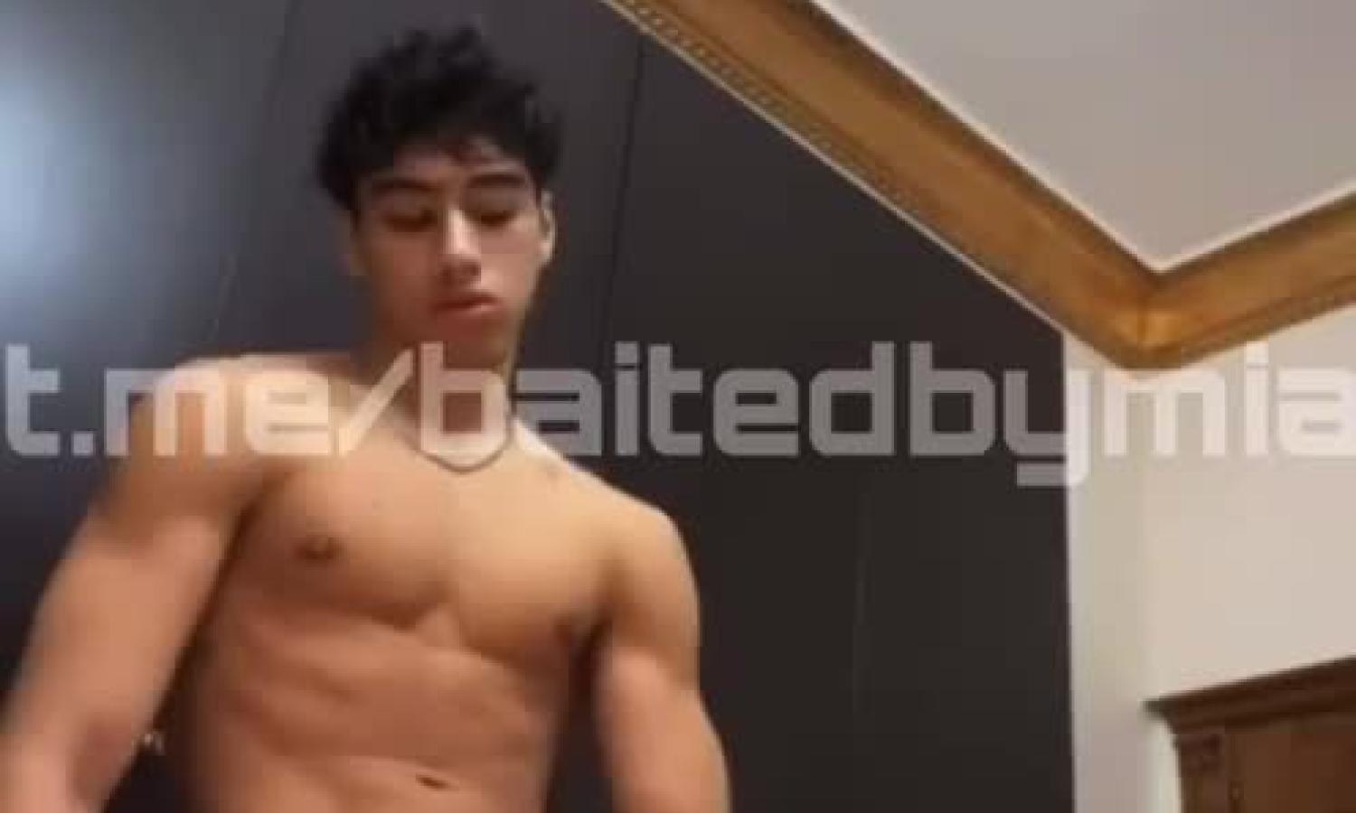 Fit latin guy jerks off on snap