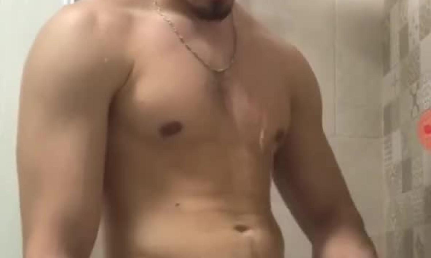 PabloBamBam jerks off in the shower