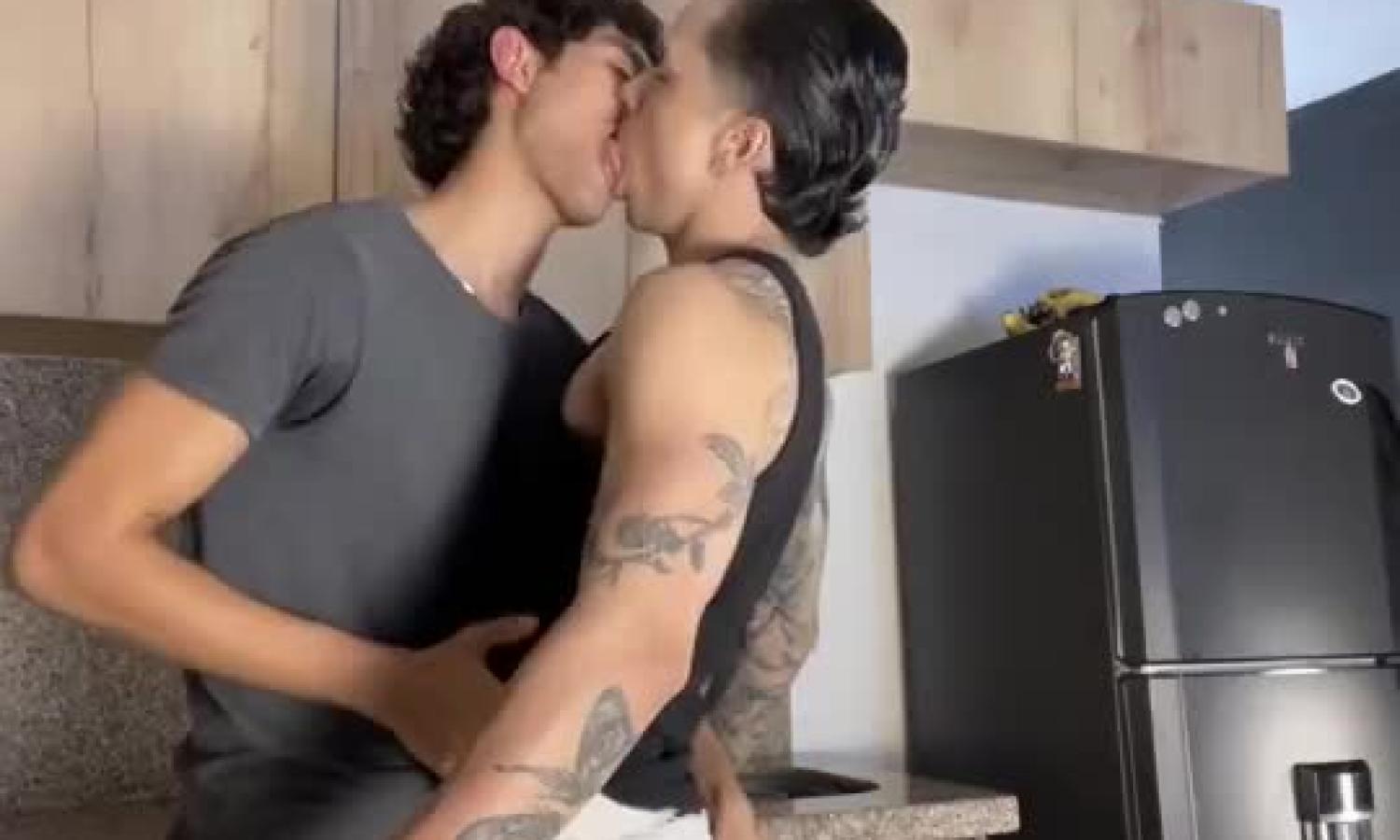 Enrique Mudu and Milky Santy fuck in the kitchen