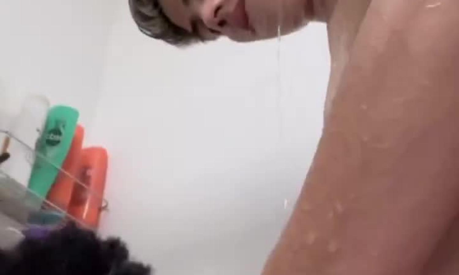 Allan Ozaki – a quick blowjob and facial in the shower