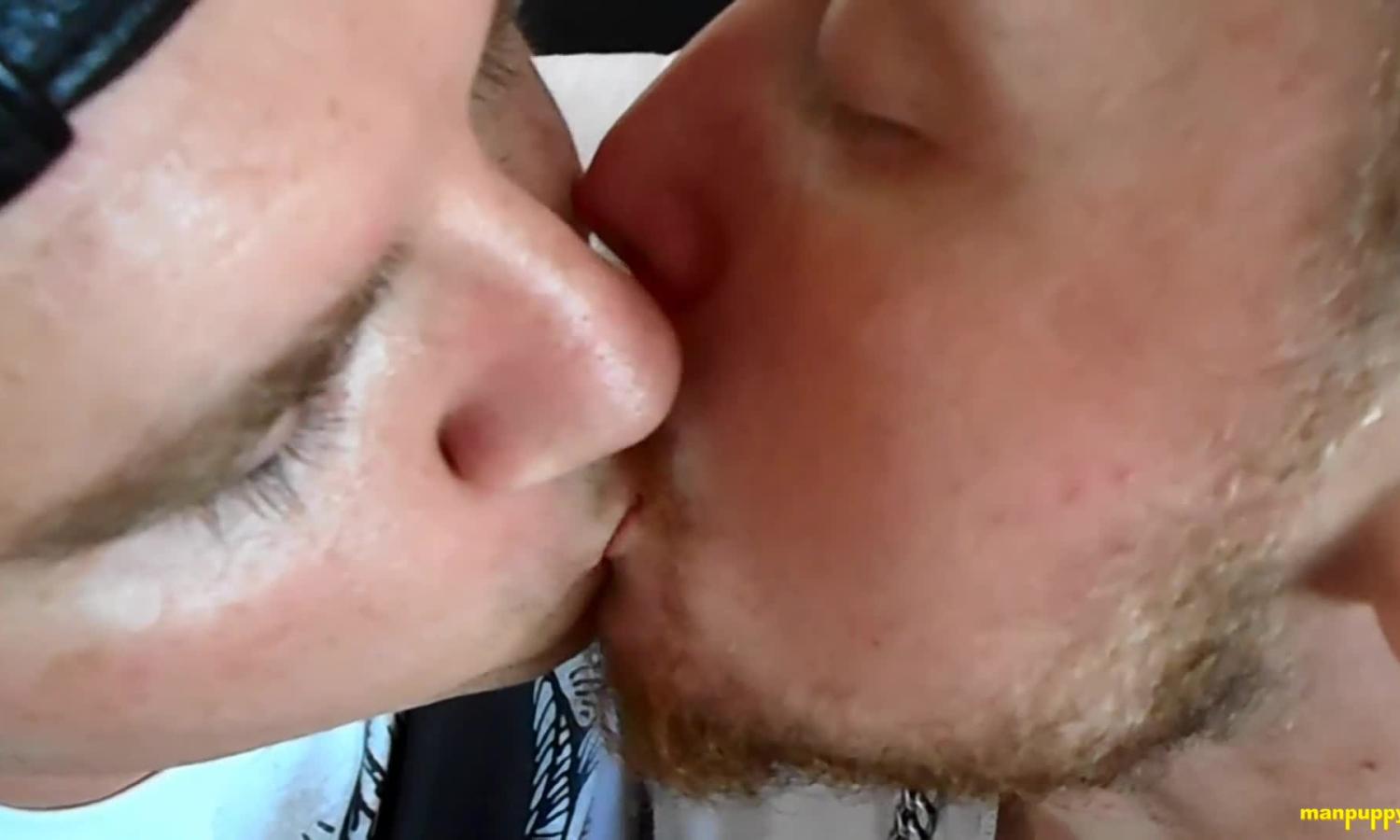 ManPuppy.com - Super hot gay Leo kissing