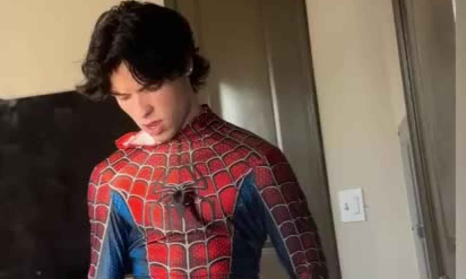 Logansprivatepage – jerking off in a spiderman costume