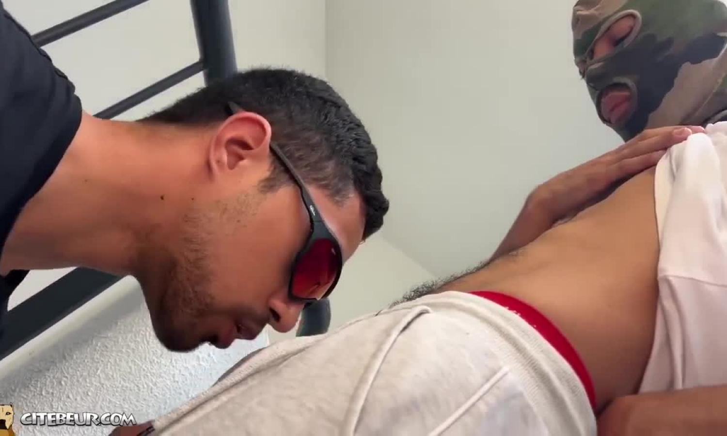 Akim la Matraque and Naxou – Huge arab dick in stairwell, bareback fuck – 1
