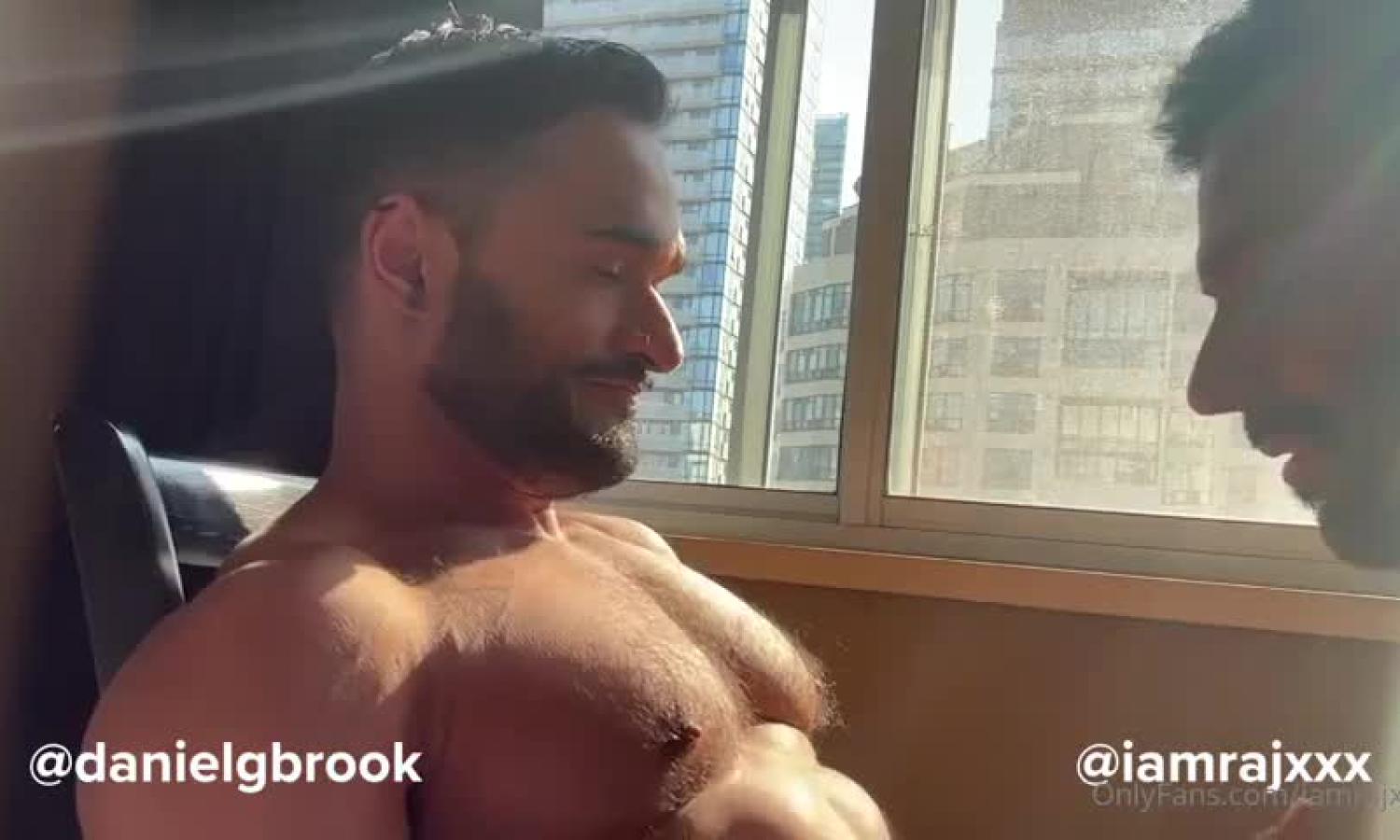 Daniel Gainsbrook (danielgbrook) fucks Raj (iamrajxxx) – Who’s gunna milk dose tittays?