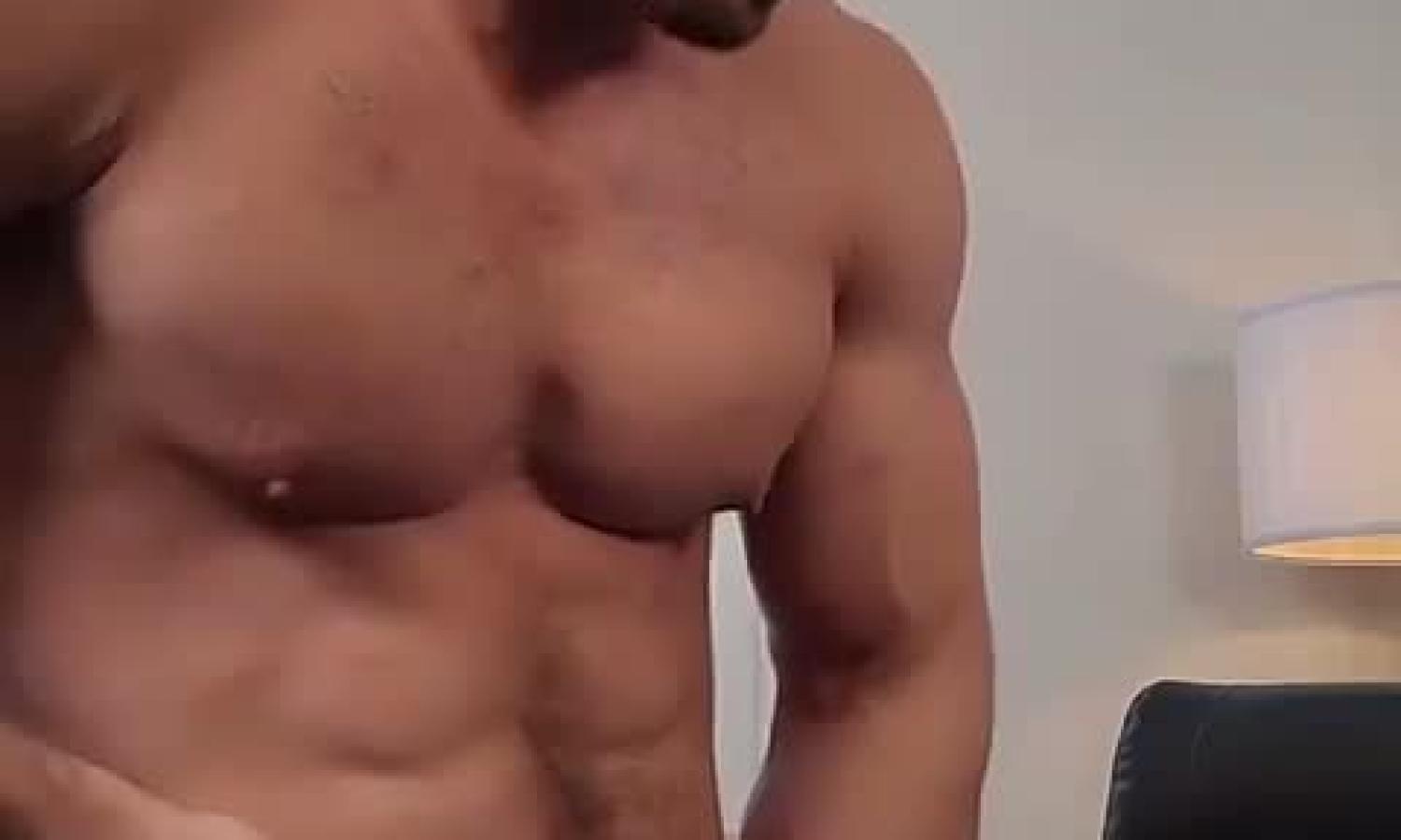 Jerking off hard until I cum – Derrick Henry (Hotmuscles6t9)