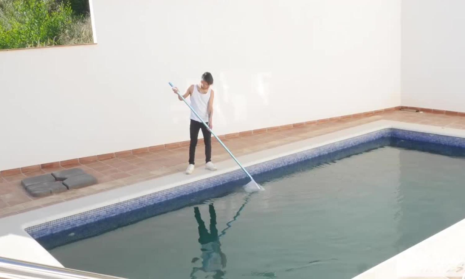 David Cameron and Mike Ruiz – fucking the twink poolboy