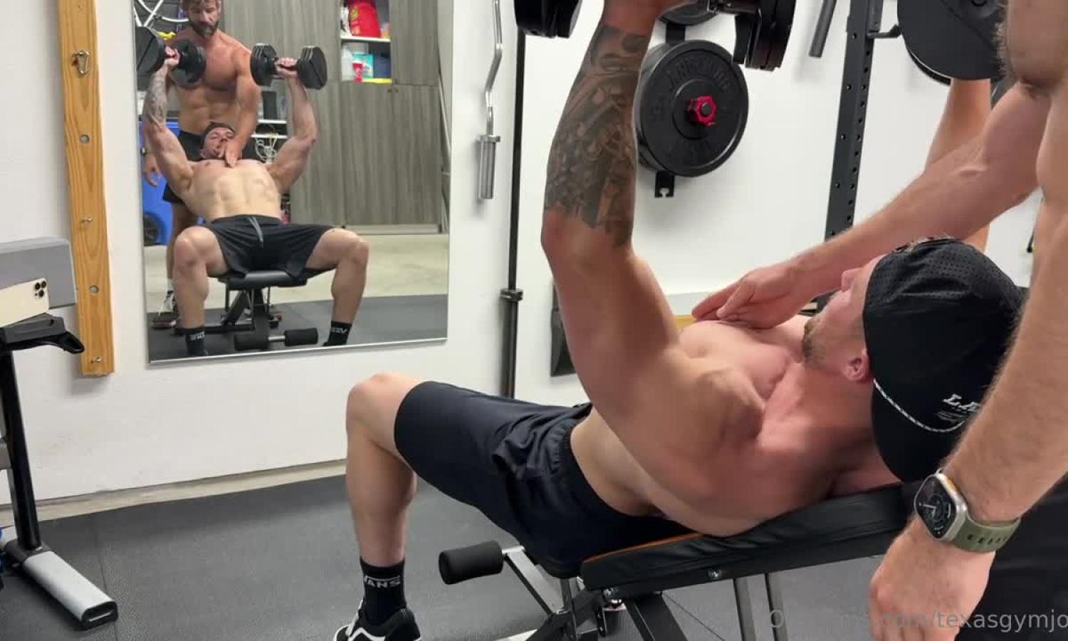 Curved King gets fucked by TexasGymJock in the gym