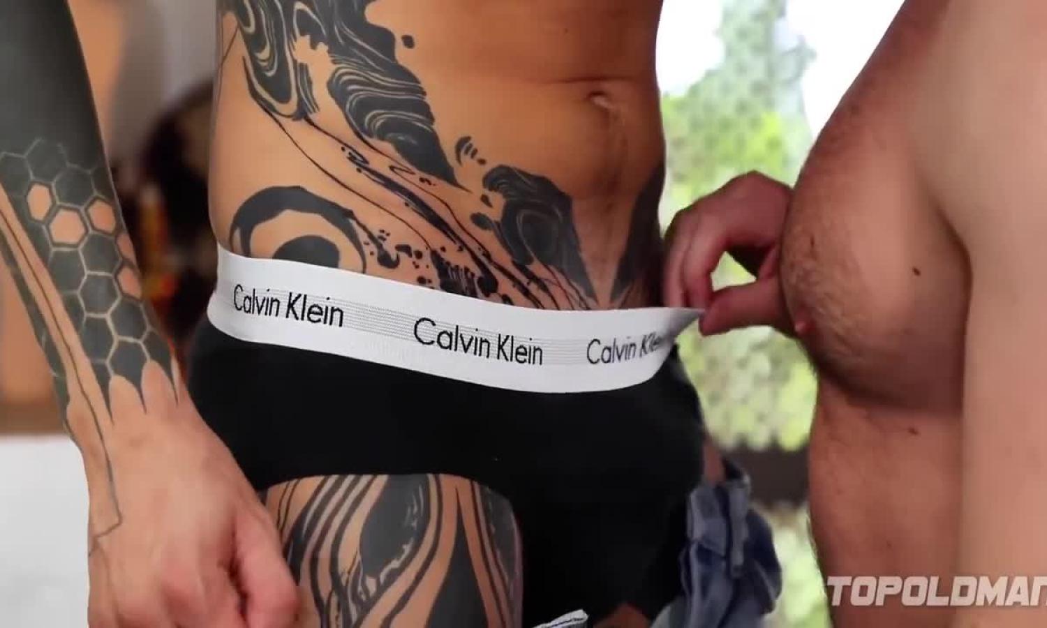 Deepthroat And Condomless Fucking With Tattooed Guy And Big Cock 19 Min