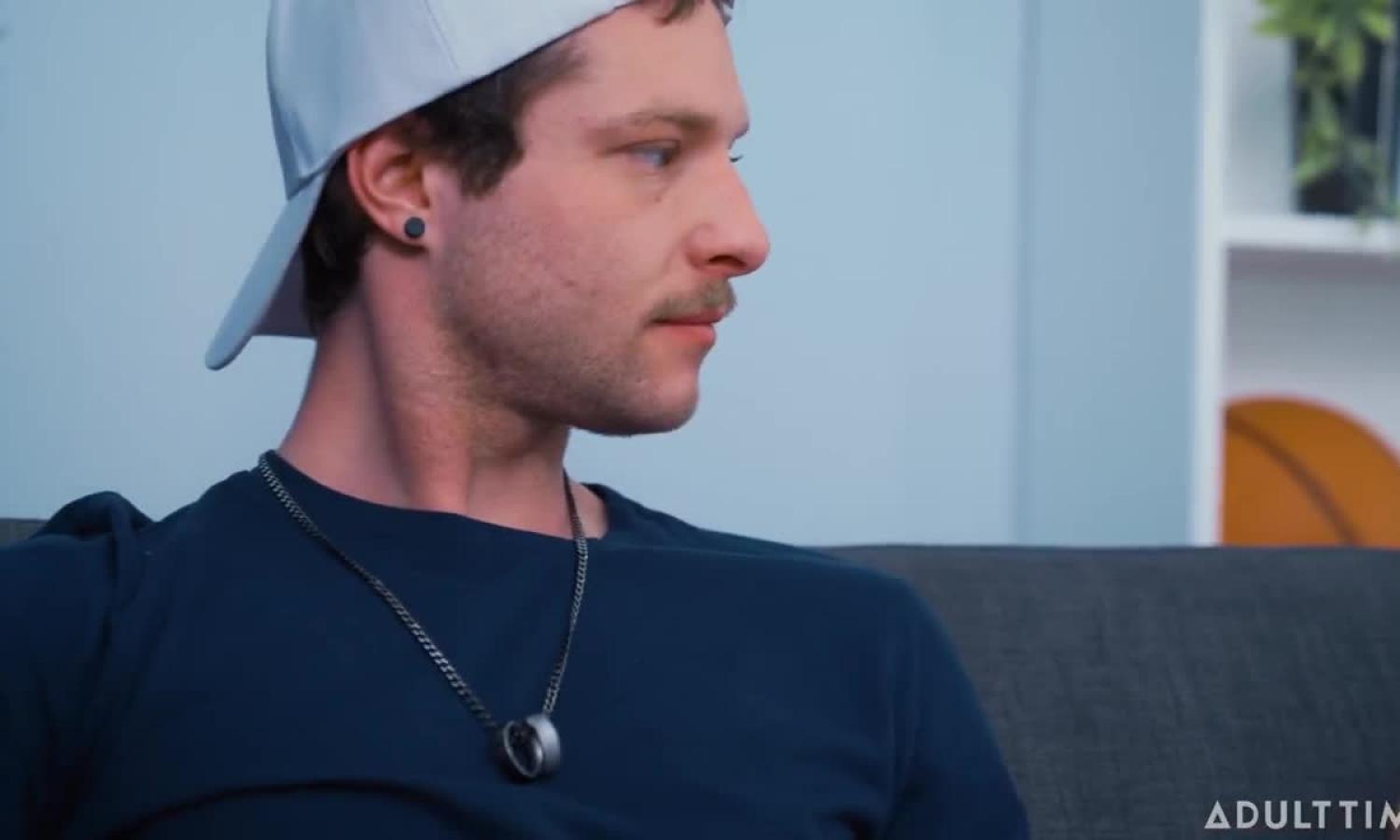 Leo Louis fucks Benjamin Blue – You Gotta Loosen Up, Bud!